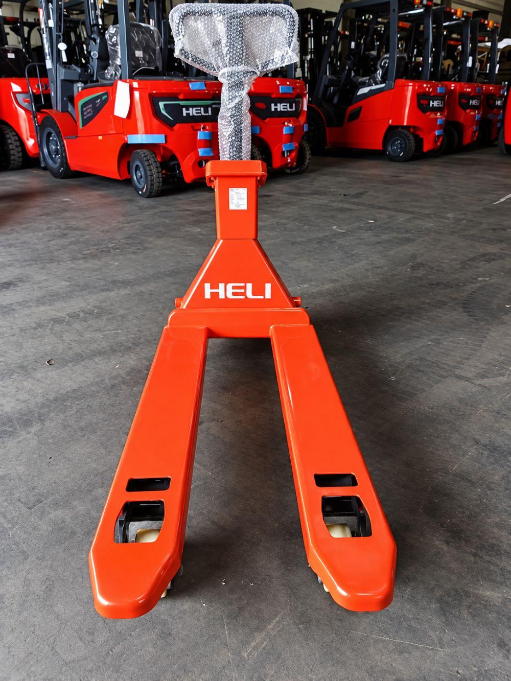 Xe nâng tay gắn cân điện tử Heli càng hẹp 550 x 1160mm